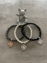 Lade das Bild in den Galerie-Viewer, GM Armband Zuchtperlen incl Kleeblatt
