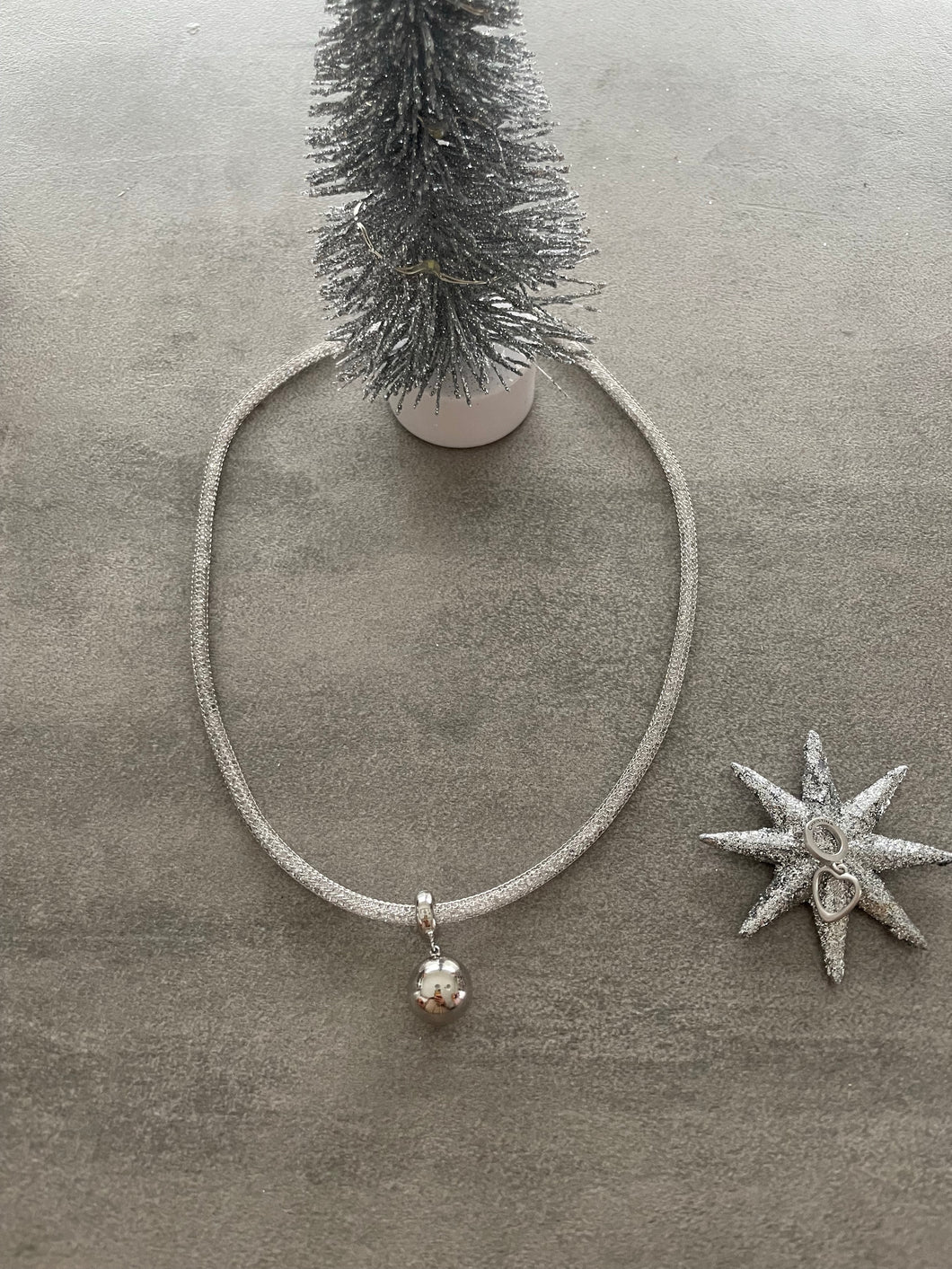Funkelnde Kette- Kugel & Gratis Herzcharm
